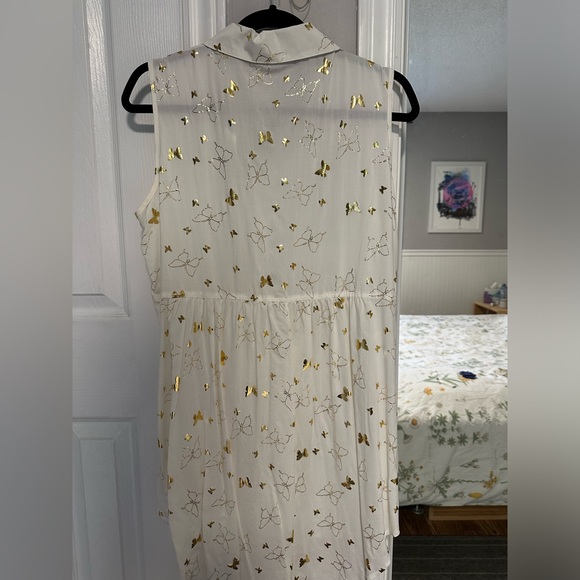 Women’s butterfly pattern long blouse - Picture 2 of 3